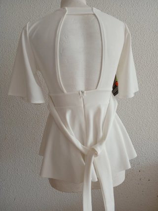 Blusa blanca escote pico manga corta