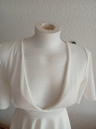 Blusa blanca escote pico manga corta