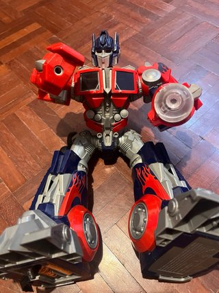 Figura di action del robot iconico Optimus Prime