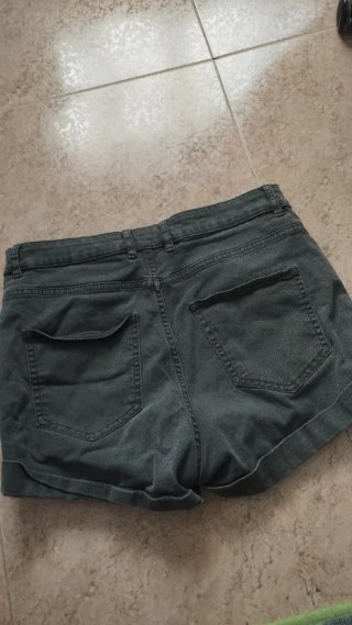 Pantalón corto vaquero verde caqui  TALLA 42  H&M