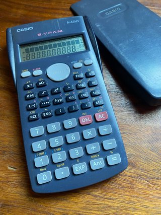 Calculadora Casio fx-82MS