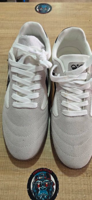 Zapatillas Hummel Beige y Blancas