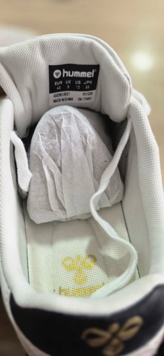 Zapatillas Hummel Beige y Blancas