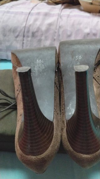 Zapatos de tacón con cordones marrones
