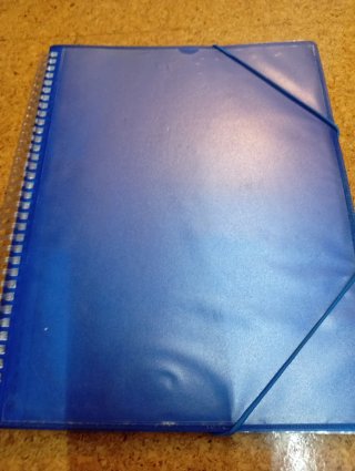 Carpeta de anillas azul,con sobre, portafolios.