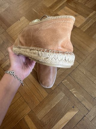 Preciosas alpargatas de piel para hombre