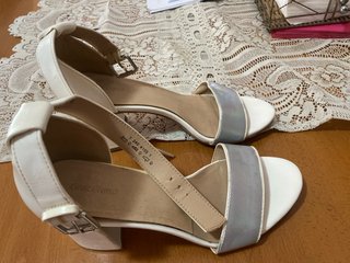 Sandalias Graceland blancas y grises metalizadas