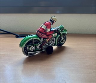 Moto de carreras de hojalata (tin toy) Germany