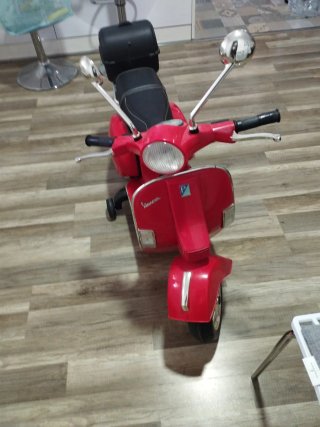 Vespa infantil batería a estrenar12V