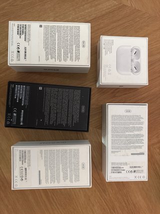 Cajas Apple iPhone y AirPods