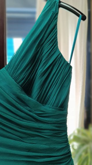 Vestido fiesta verde con volantes