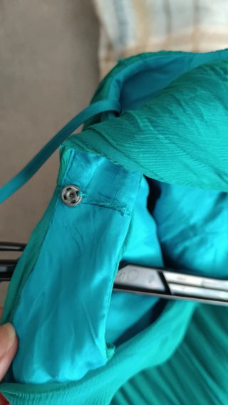 Vestido fiesta verde con volantes