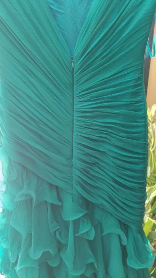 Vestido fiesta verde con volantes