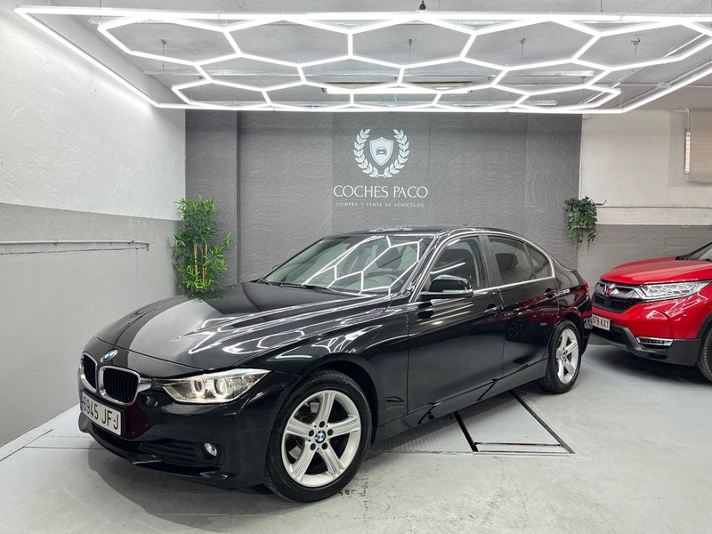BMW Serie 3 2015 318d *ETIQUETA C🟢* - foto 1