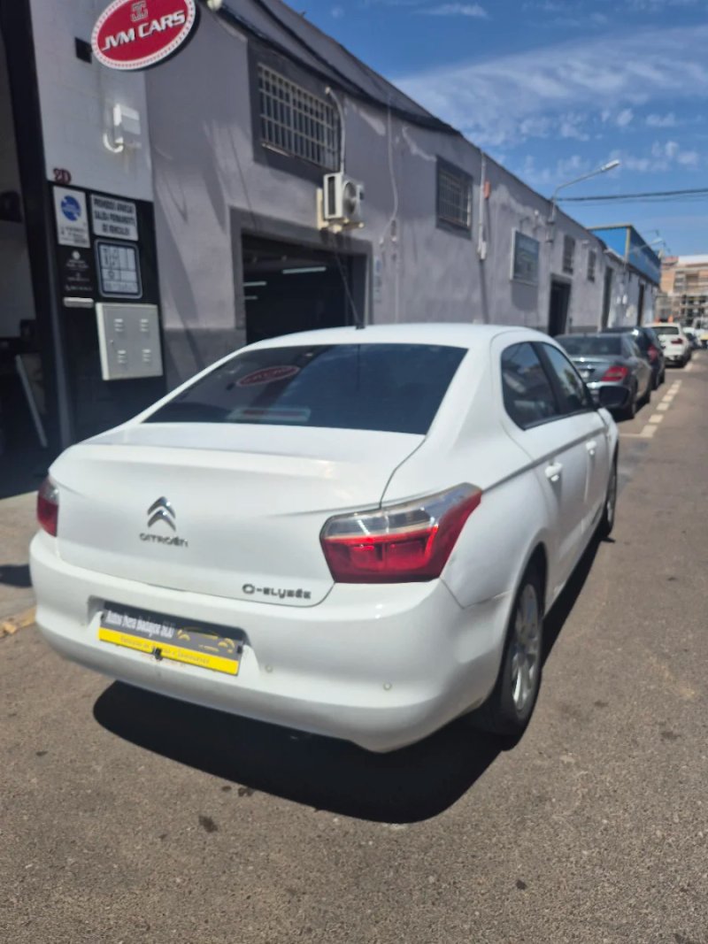 Citroën C-Élysée 1.2 PureTech Exclusive 2016, foto 2