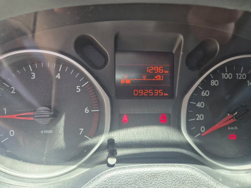 Citroën C-Élysée 1.2 PureTech Exclusive 2016, foto 9