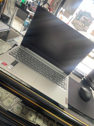 Lenovo IdeaPad 3 Portátil + Ratón