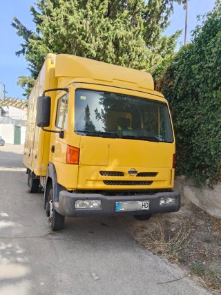 Nissan Atleon 2000