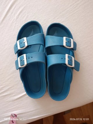 Ciabatte blu con fibbie numero 38