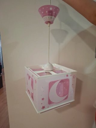 Lámpara juvenil rosa estrellas