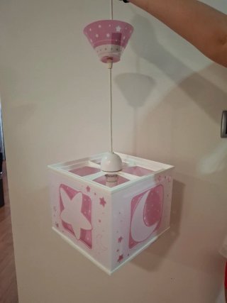 Lámpara juvenil rosa estrellas