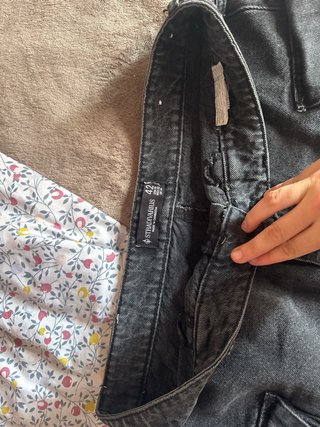 Falda Stradivarius gris con bolsillos