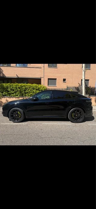 Porsche Cayenne coupe hybrid  2022