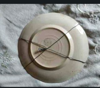 Plato de porcelana antiguo con flores