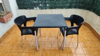 Mesa y 2 sillas de terraza