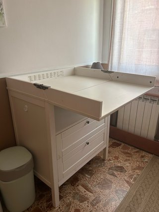 Cómoda SUNDVIK con cambiador blanco