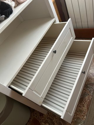 Cómoda SUNDVIK con cambiador blanco