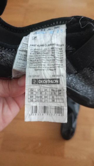 Zapatillas de escalada negras y grises