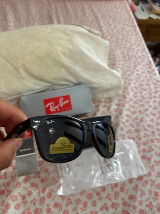 Gafas de sol negras nuevas