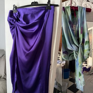 Falda midi Zara satinada morada Talla L