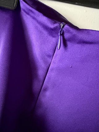 Falda midi Zara satinada morada Talla L