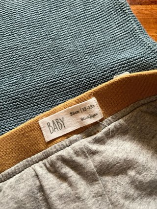 Conjunto bebé jersey azul y pantalón camel
