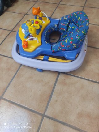 Andador correpasillos infantil con juegos