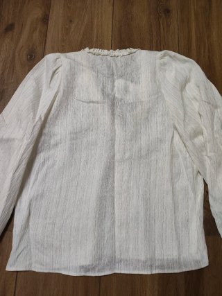 Blusa Scalpers blanca con volantes