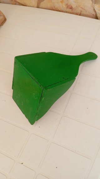 Recogedor antiguo verde