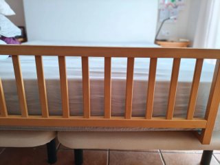 Barandilla de madera para cama infantil