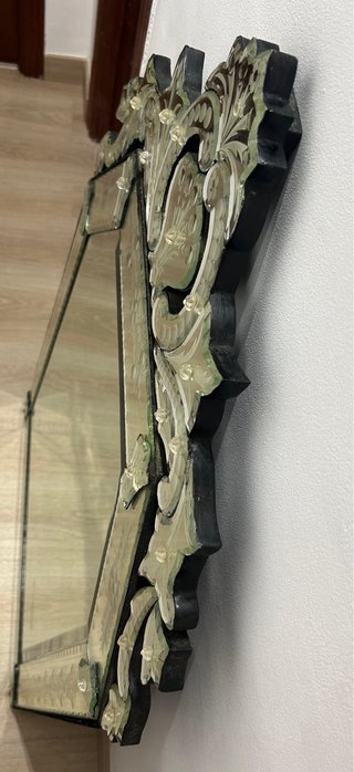 Antico Specchio Veneziano con Decorazione a Intaglio