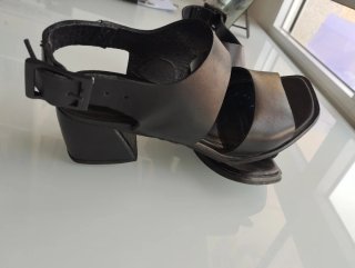 Sandalias de piel tacón negras T.39