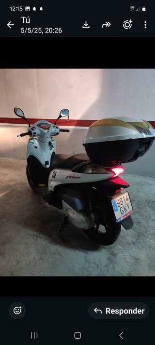 Honda 300cc Scooter blanca