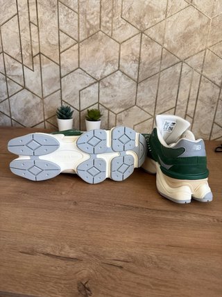 New Balance 9060 Verde y Beige