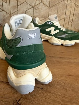 New Balance 9060 Verde y Beige