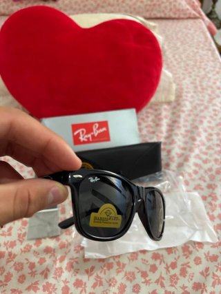 Occhiali da sole neri nuovi Ray-Ban Wayfarer