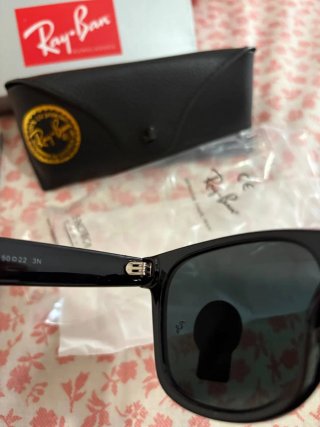 Occhiali da sole neri nuovi Ray-Ban Wayfarer