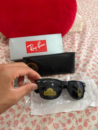 Occhiali da sole neri nuovi Ray-Ban Wayfarer