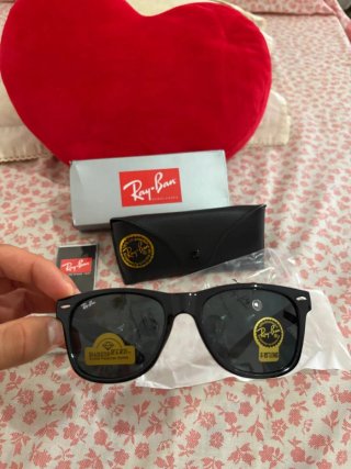 Occhiali da sole neri nuovi Ray-Ban Wayfarer
