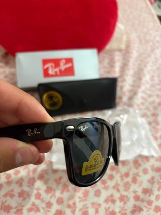 Occhiali da sole neri nuovi Ray-Ban Wayfarer
